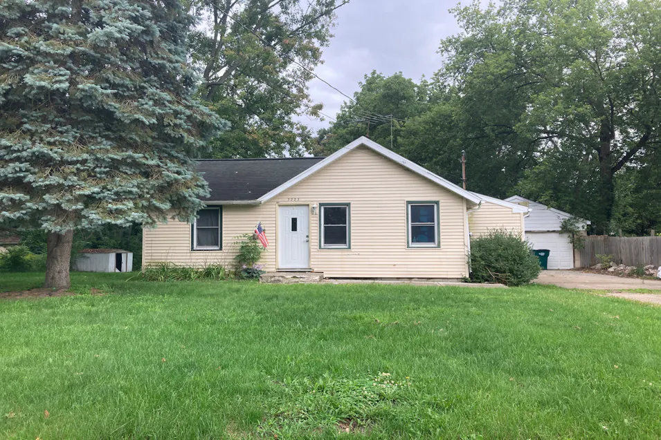 3223 Creston Ave Lansing, MI 48906, Clinton County