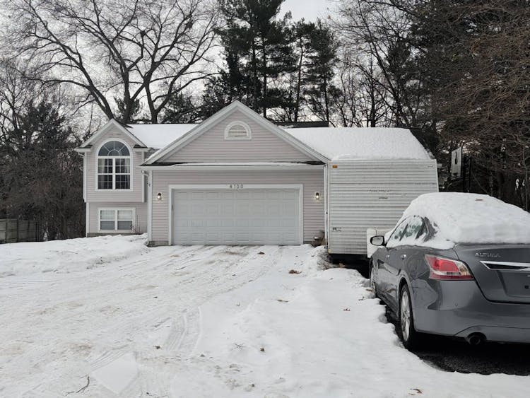 4100 Evergreen Dr Norton Shores, MI 49444, Muskegon County