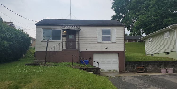 205 Bryan St Evans City, PA 16033, Butler County