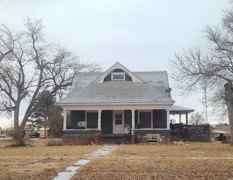 805 W. Saline Street Blue Hill, NE 68930, Webster County