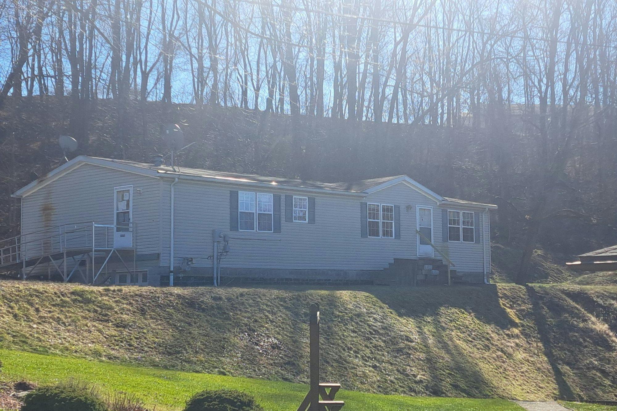 Pershing St, Johnstown, PA 15902