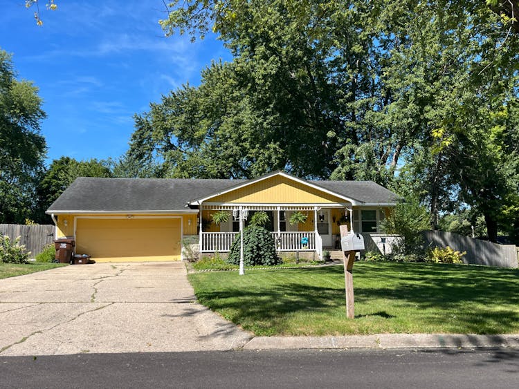 2316 Spring Brook Avenue Rockford, IL 61107, Winnebago County