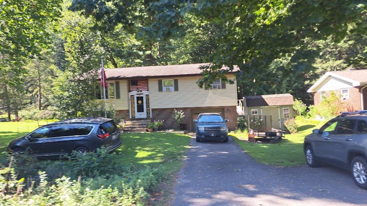 2217 Glendale Rd Pittston, PA 18640, Luzerne County