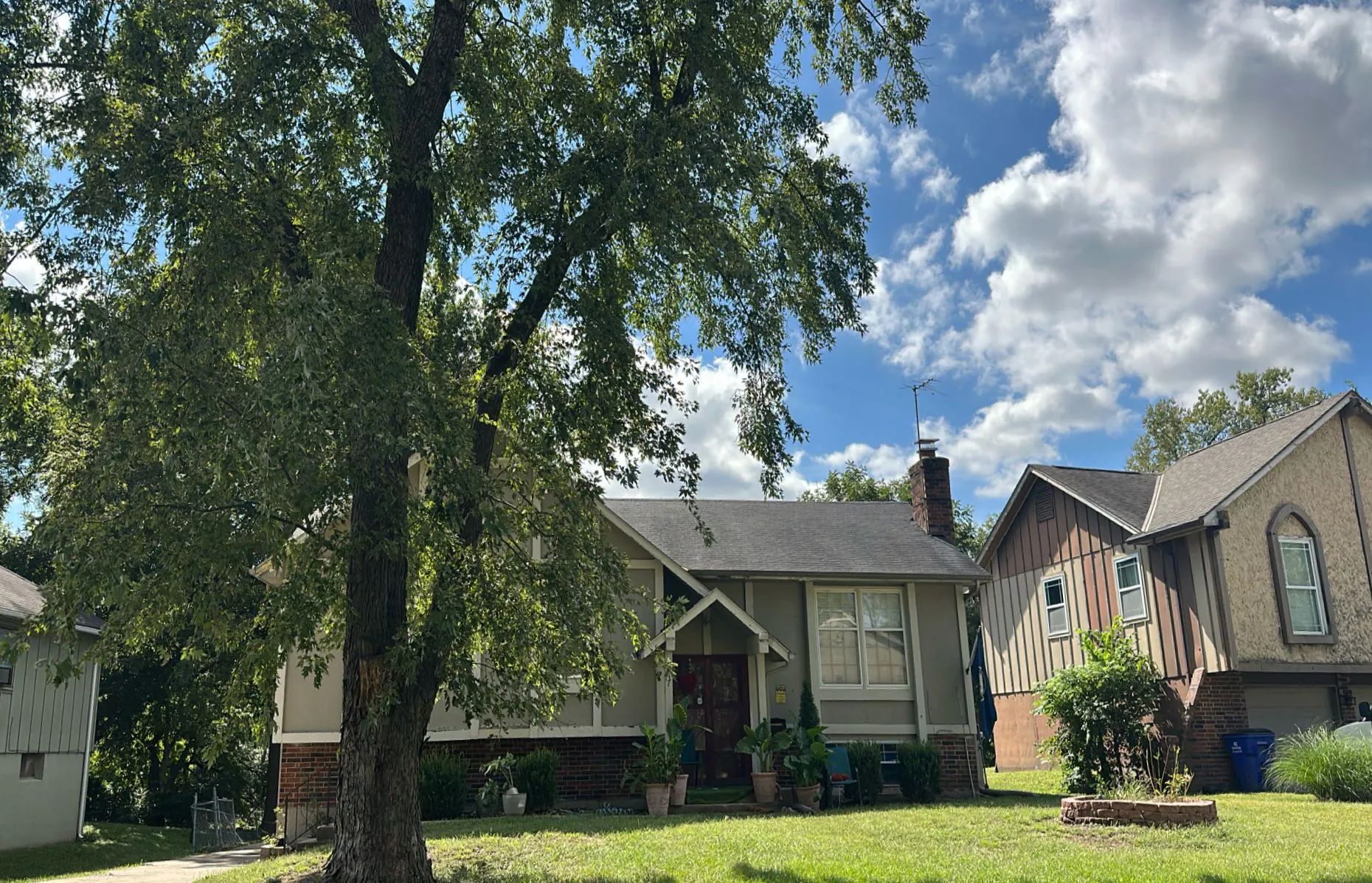 Southview Dr, Grandview, MO 64030