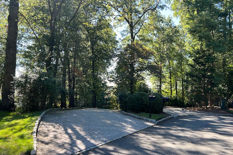 19 Powder Hill Saddle River, NJ 07430, Bergen County