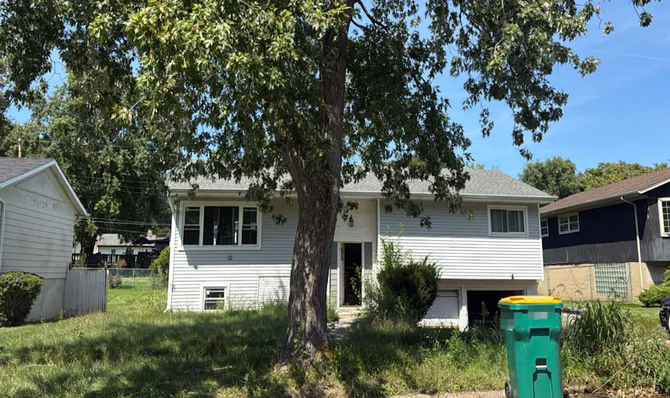 8016 Hemlock Ave Gary, IN 46403-2209, Lake County