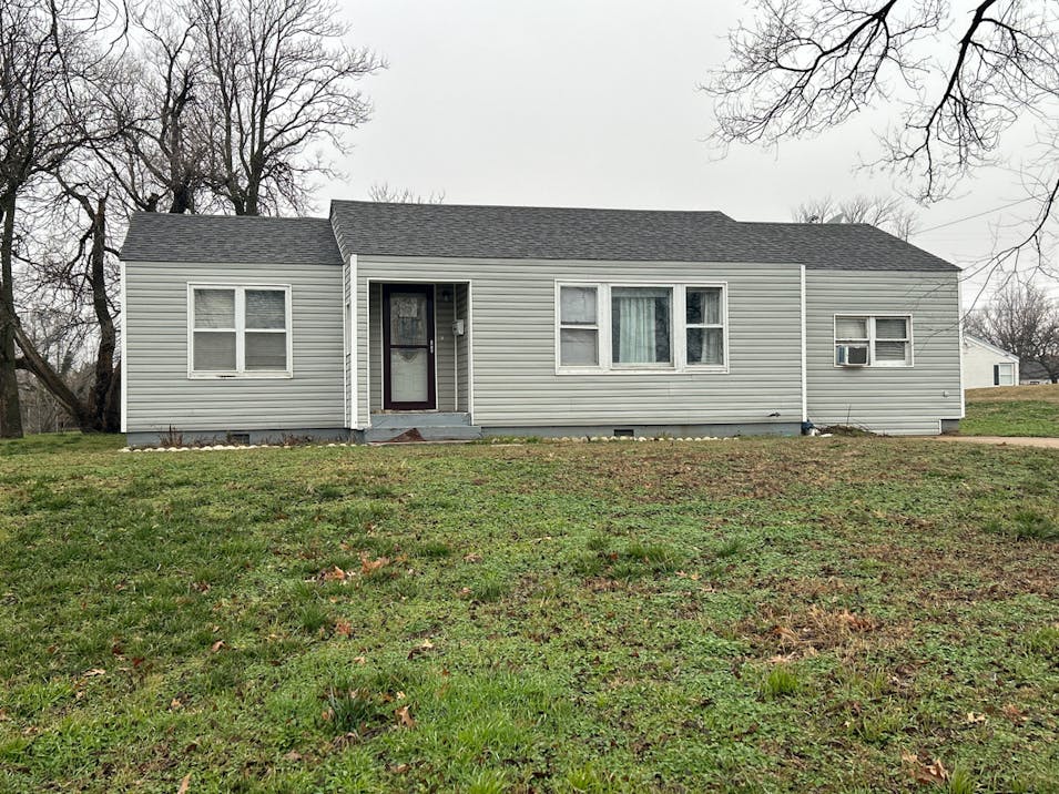 621 N 5th St Weatherford, OK 73096, Custer County