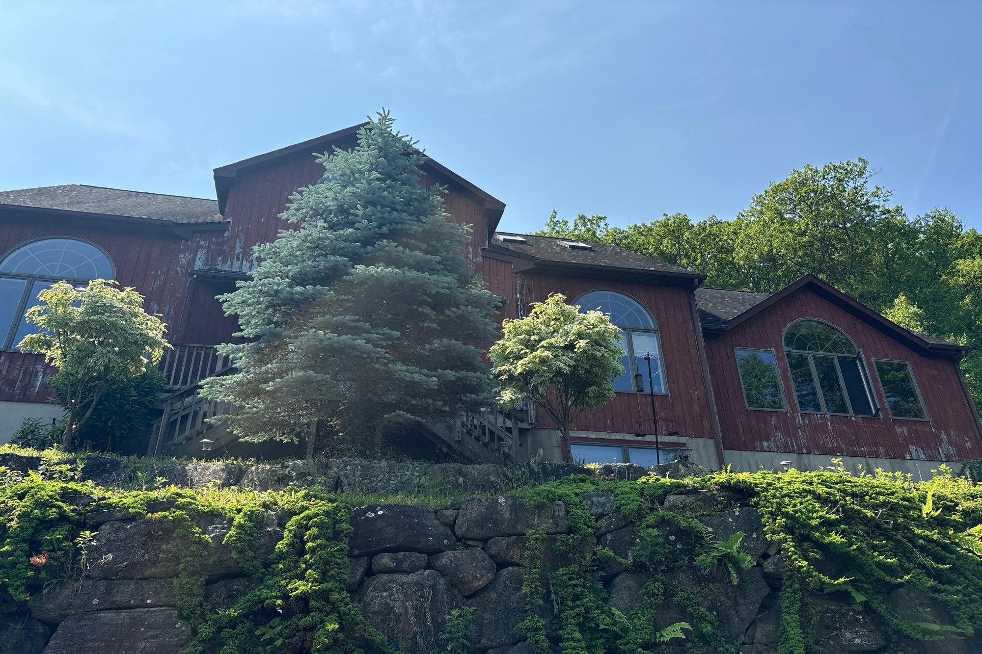 11 JOAN Dr  