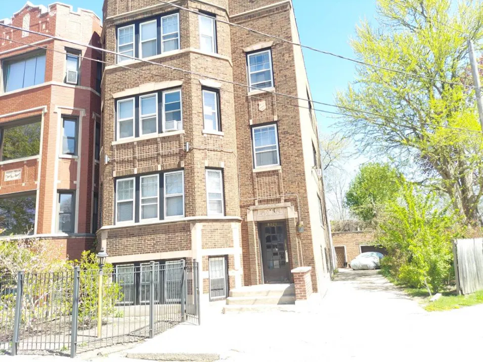 8021 S Kingston Ave Chicago, IL 60617, Cook County