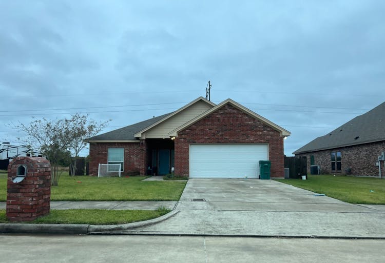 708 CYPRESS WOOD DR ORANGE, TX 77630