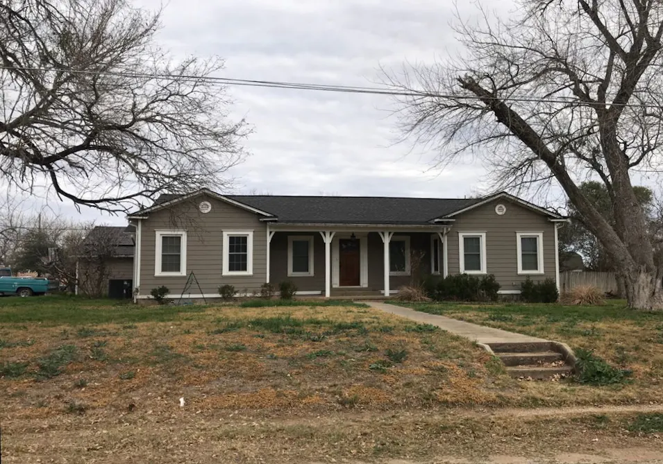 1502 1st St Floresville, TX 78114, Wilson County