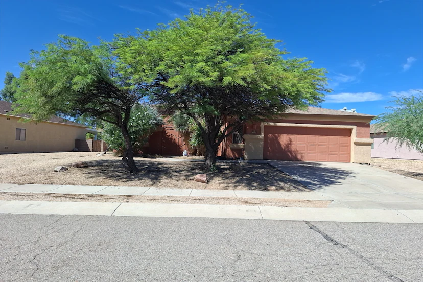 8402 W Calle Sancho Panza