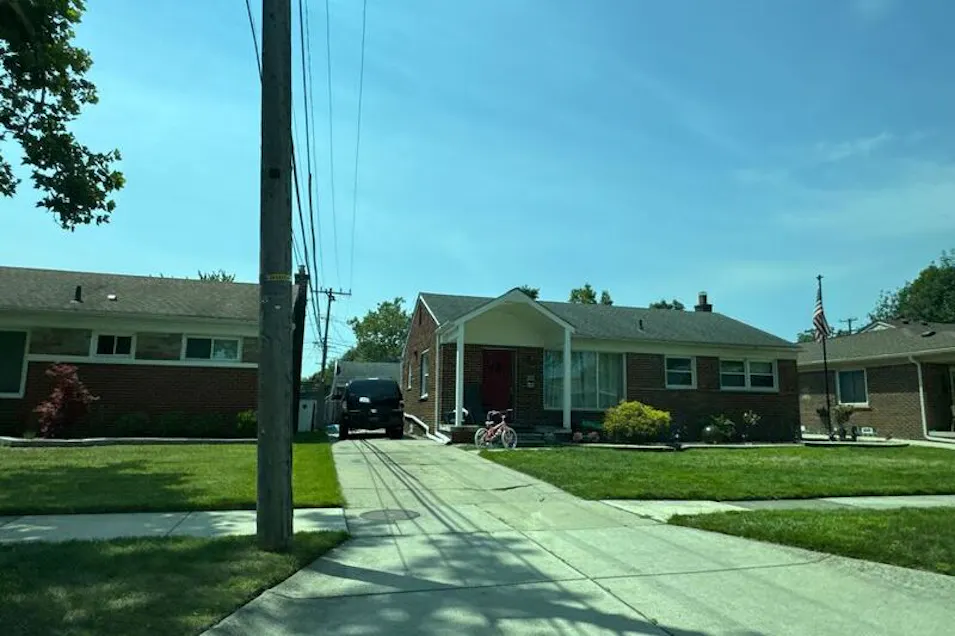 23000 Lingemann St Saint Clair Shores, MI 48080, Macomb County