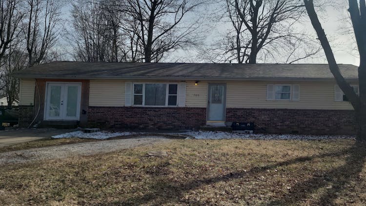 700 W Plumb St Aurora, MO 65605, Lawrence County