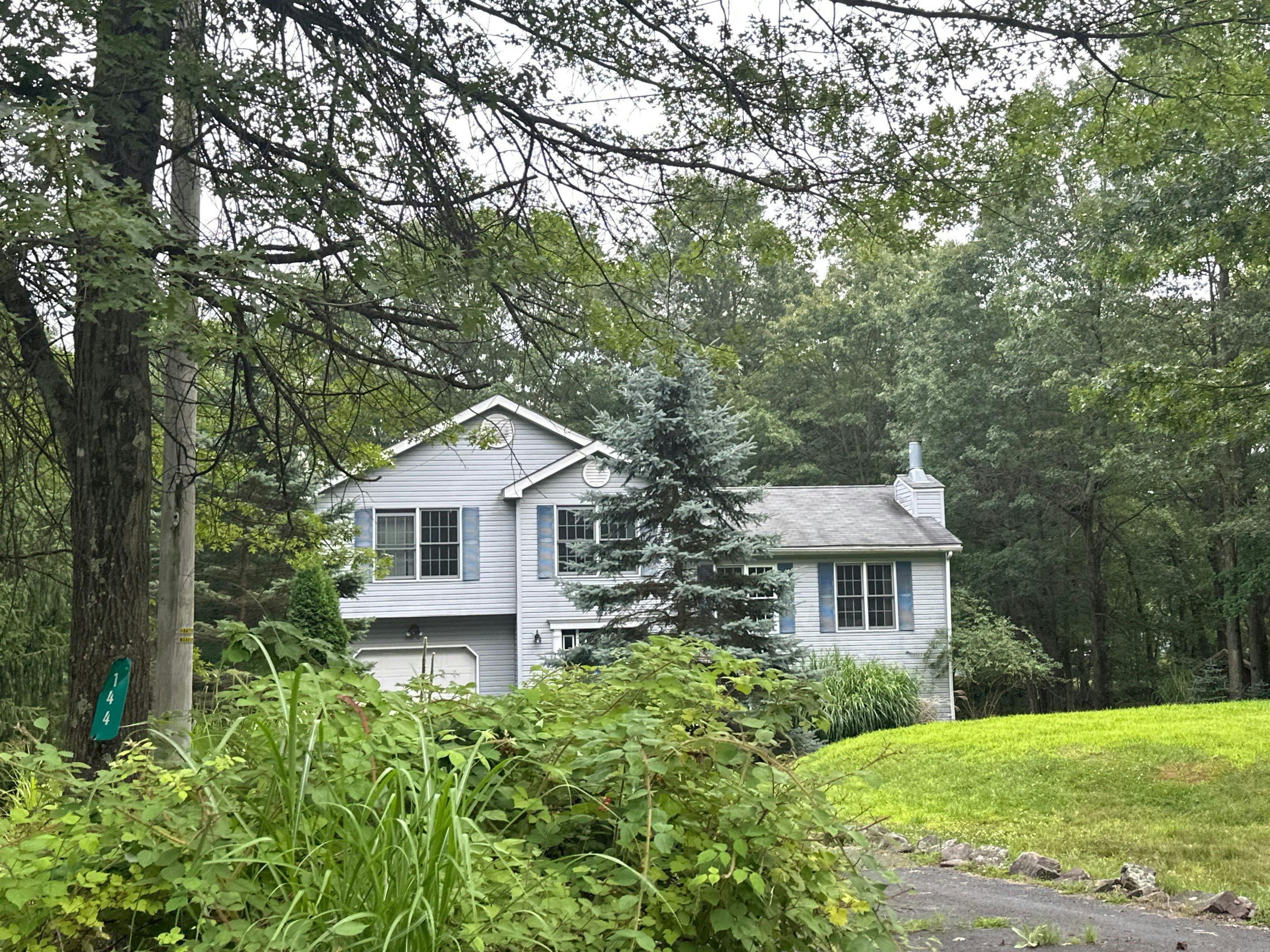 Overland Dr, Long Pond, PA 18334