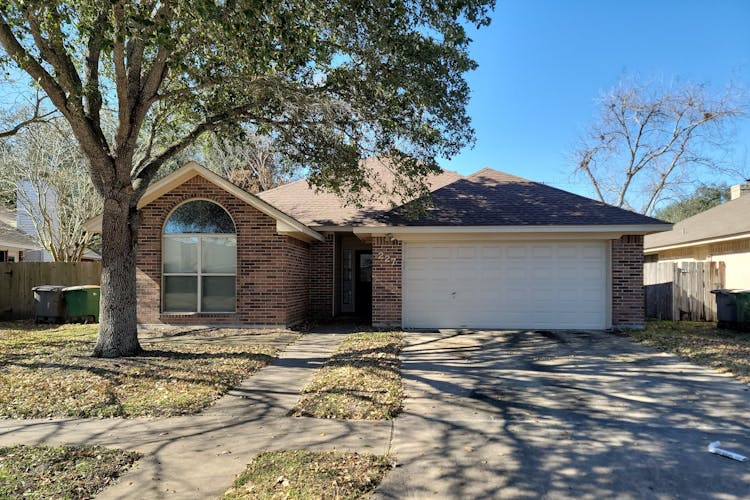 227 SPUR DR VICTORIA, TX 77904