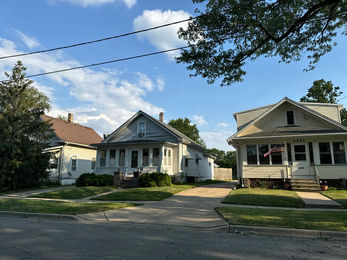 Superior St, Aurora, IL 60505 #1