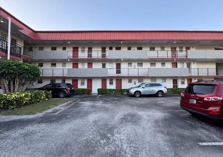 1400 NE 191st St Apt 305 Miami, FL 33179, Miami-Dade County