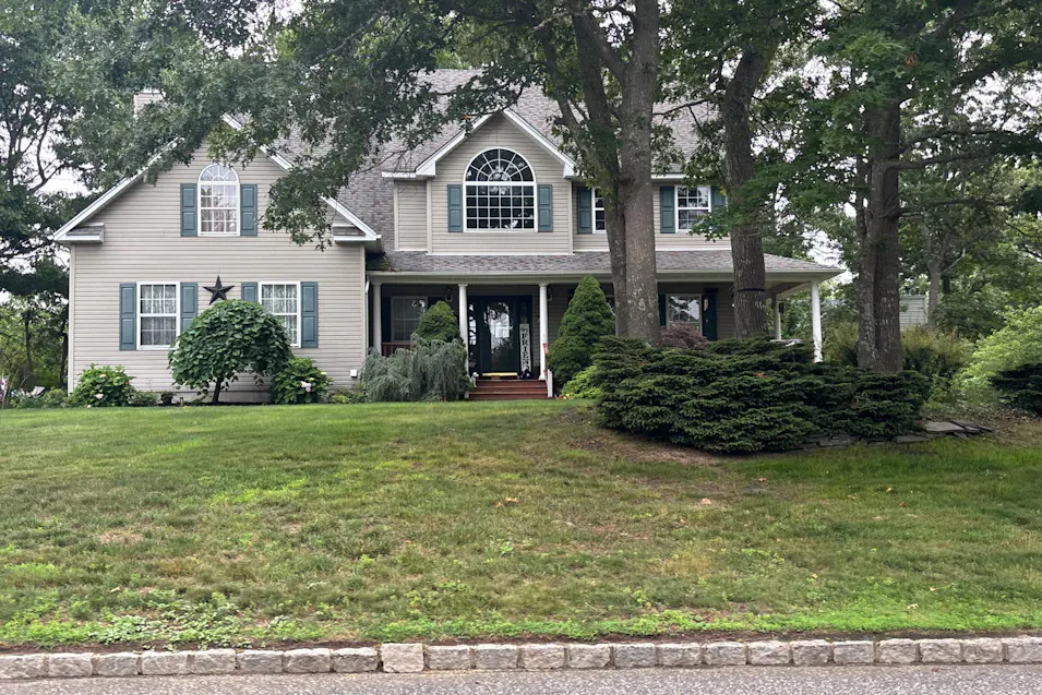 1 Old Brookville Ct Manorville, NY 11949, Suffolk County