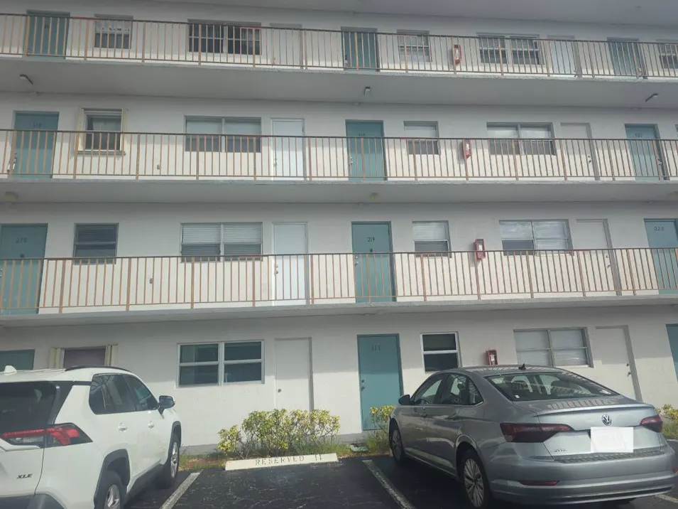 4311 Crystal Lake Drive Apartment 219 Deerfield Beach, FL 33064, Broward County