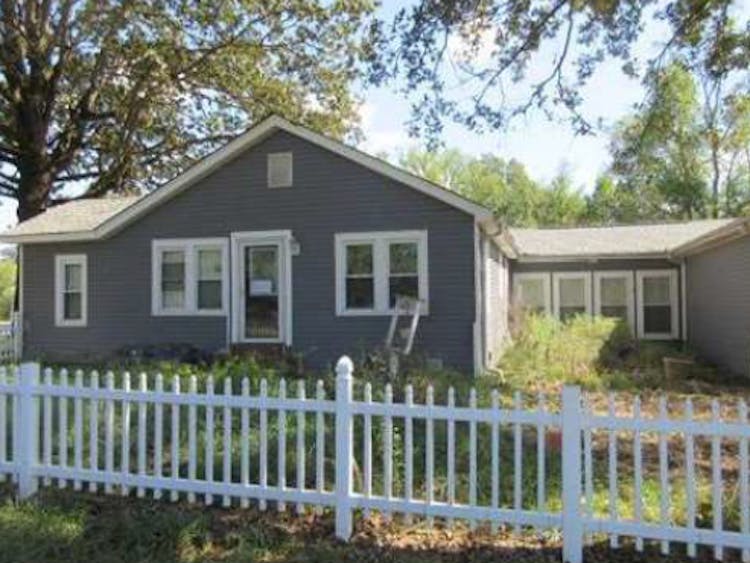 525 West Main St Decaturville, TN 38329, Decatur County