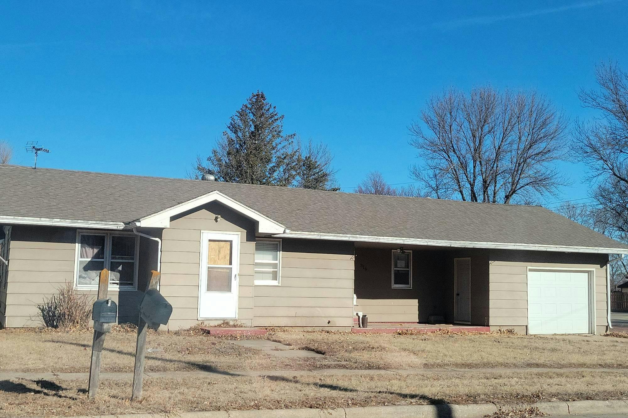4th Ave, Lennox, SD 57039