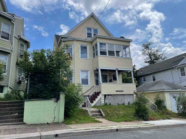 82 N 12th St Prospect Park, NJ 07508, Passaic County