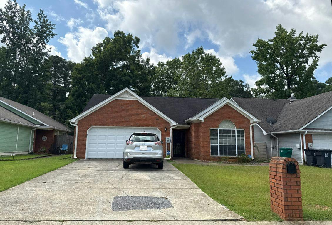 Lake Park Cir, Center Point, AL 35215