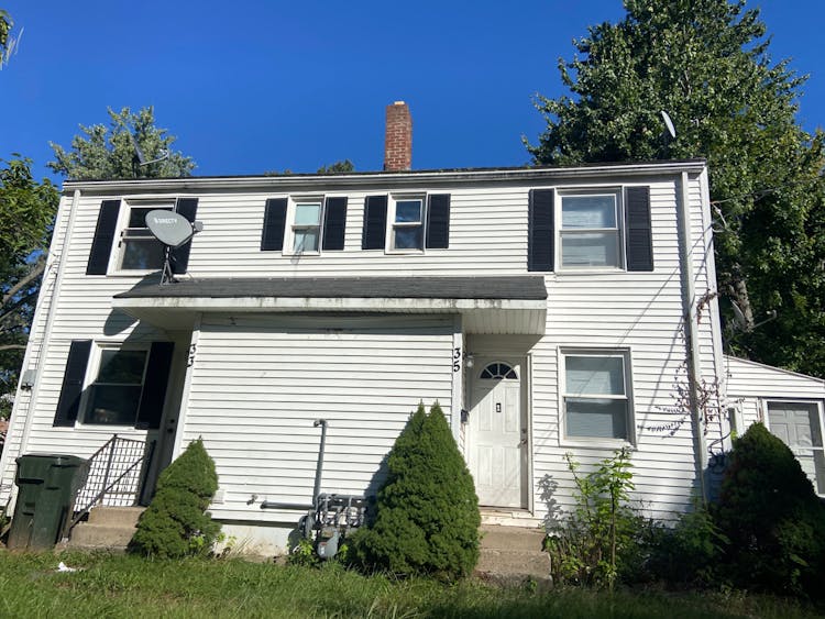 33-35 Woodlawn Circle East Hartford, CT 06108, Hartford County