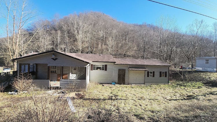 3045 Fields Creek Rd Winifrede, WV 25214, Kanawha County