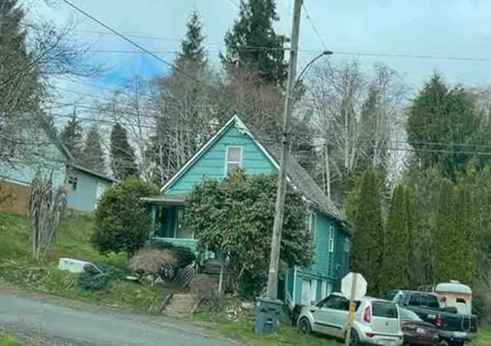 401 B St South Bend, WA 98586, Pacific County