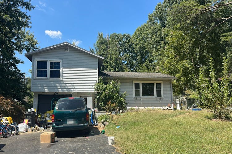 310 N 2nd St Chandler, IN 47610-9813, Warrick County