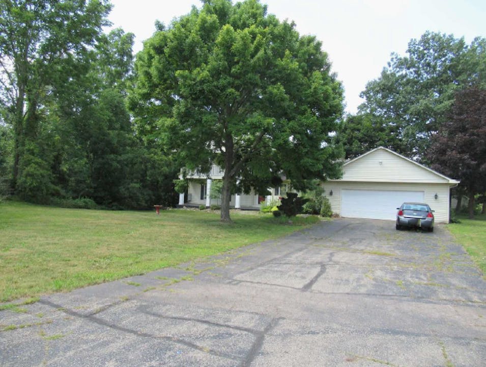 2710 Lakewood Crt Flint, MI 48507, Genesee County