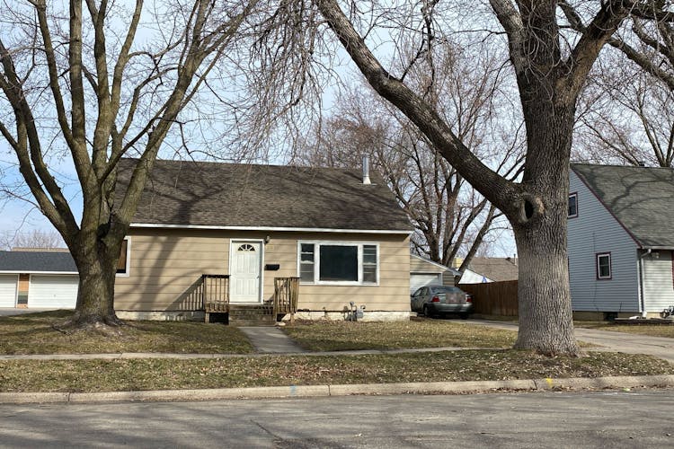 2107 5th Ave SE Austin, MN 55912, Mower County