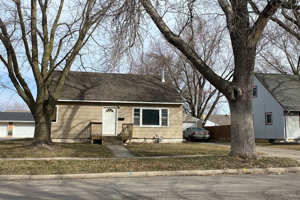2107 5th Ave SE Austin, MN 55912, Mower County
