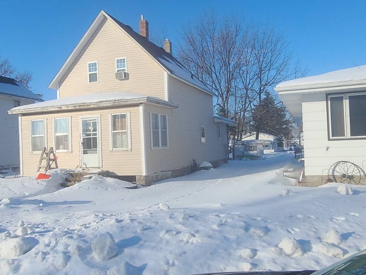 204 S Renville St Winthrop, MN 55396, Sibley County