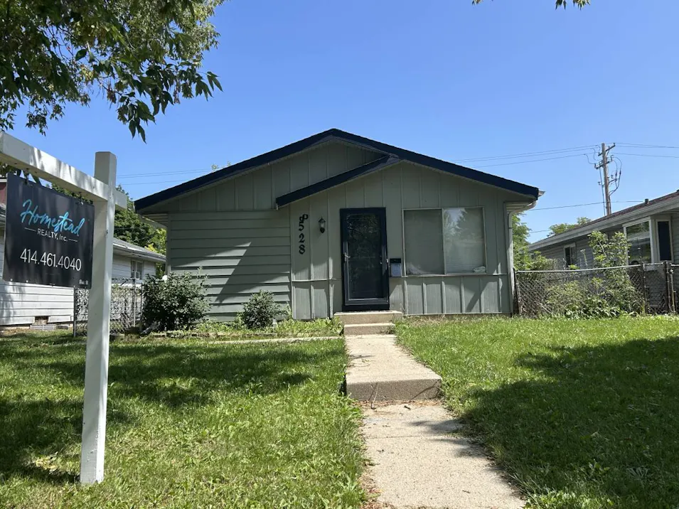 8528 W Potomoc Ave Milwaukee, WI 53225, Milwaukee County