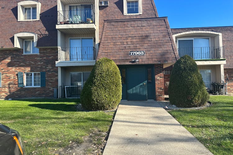 17963 Amherst Ct Unit 102 Country Club Hill, IL 60478, Cook County