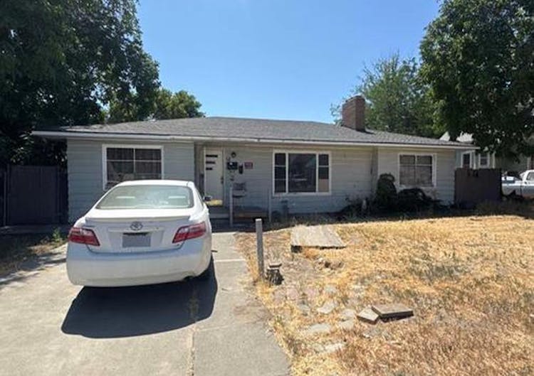 18 E 2nd Ave Kennewick, WA 99336, Benton County