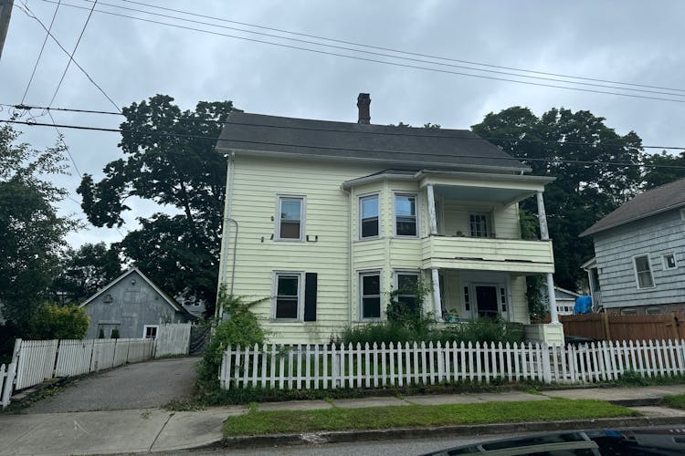 54 Twelfth St Norwich, CT 06360, New London County