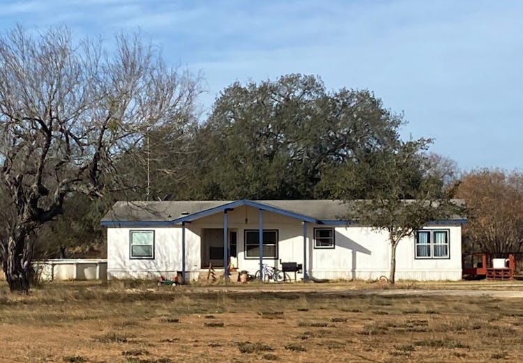 41 Brook Meadow Dr Lytle, TX 78052, Atascosa County