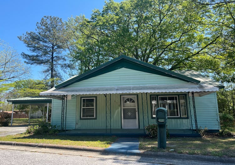 104 McLaurin St, Maxton, NC, 28364, USA