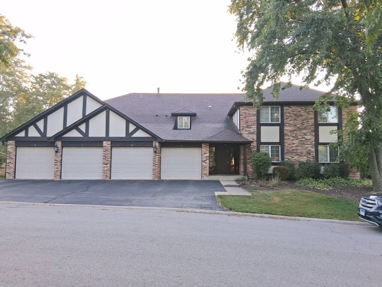 25 Algonquin Dr 3-25 Indian Head Park, IL 60525, Cook County