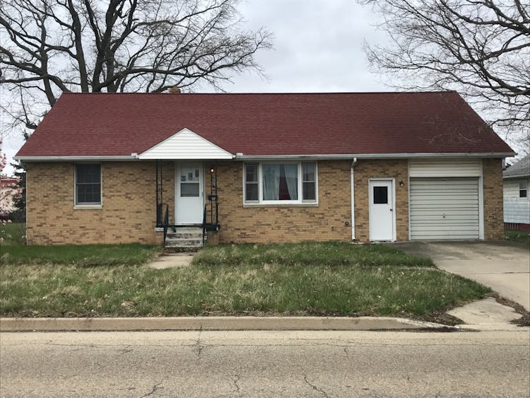 306 E Cedar St Le Roy, IL 61752, McLean County