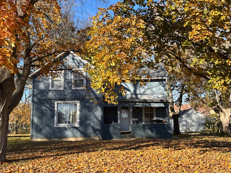 61 E. 1st St El Paso, IL 61738, Woodford County