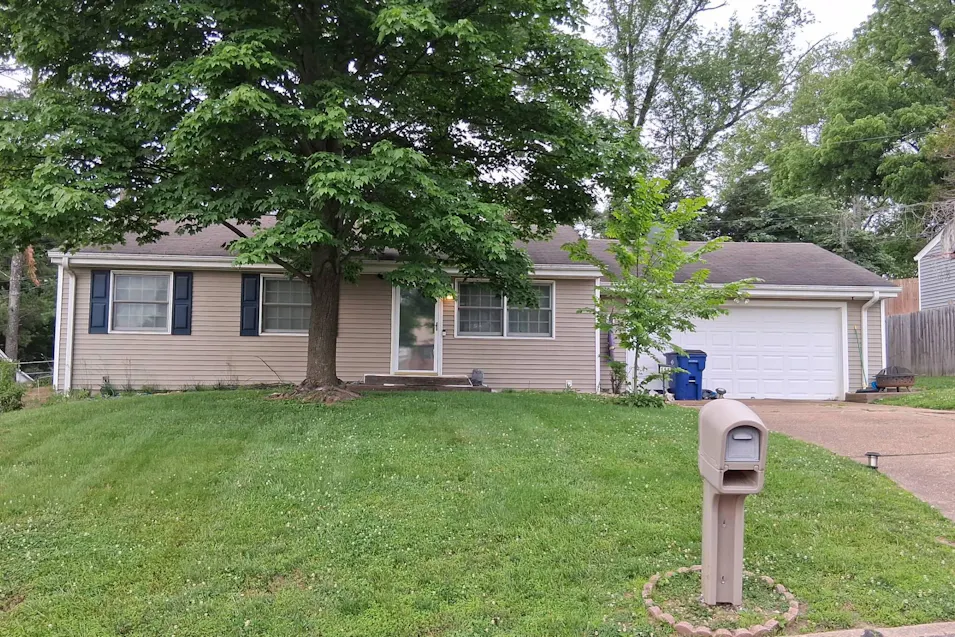 158 E Donaldson Dr Saint Louis, MO 63129, St. Louis County
