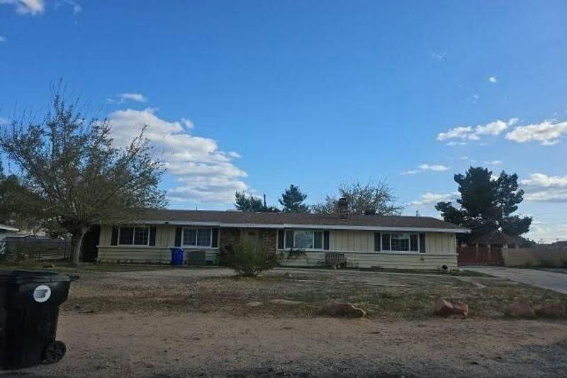 Teton Rd, Apple Valley, CA 92308