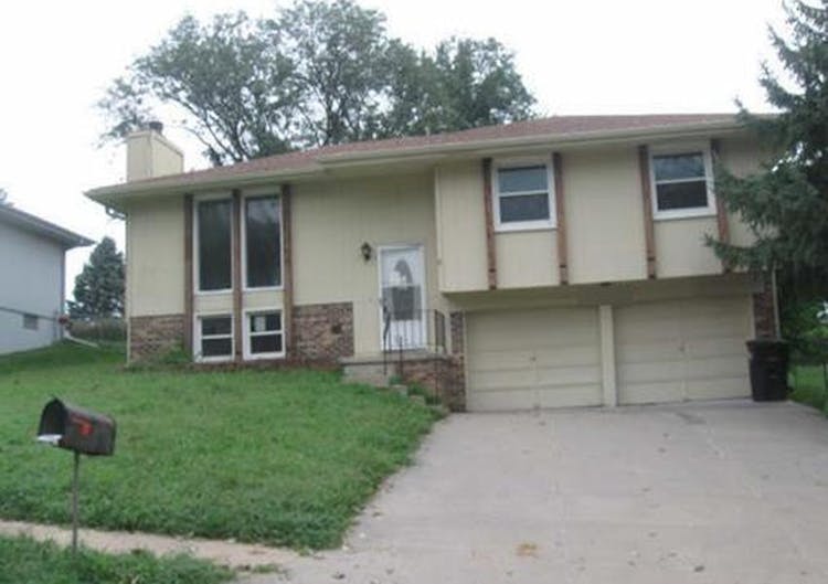 12230 Erskine Cir Omaha, NE 68164, Douglas County