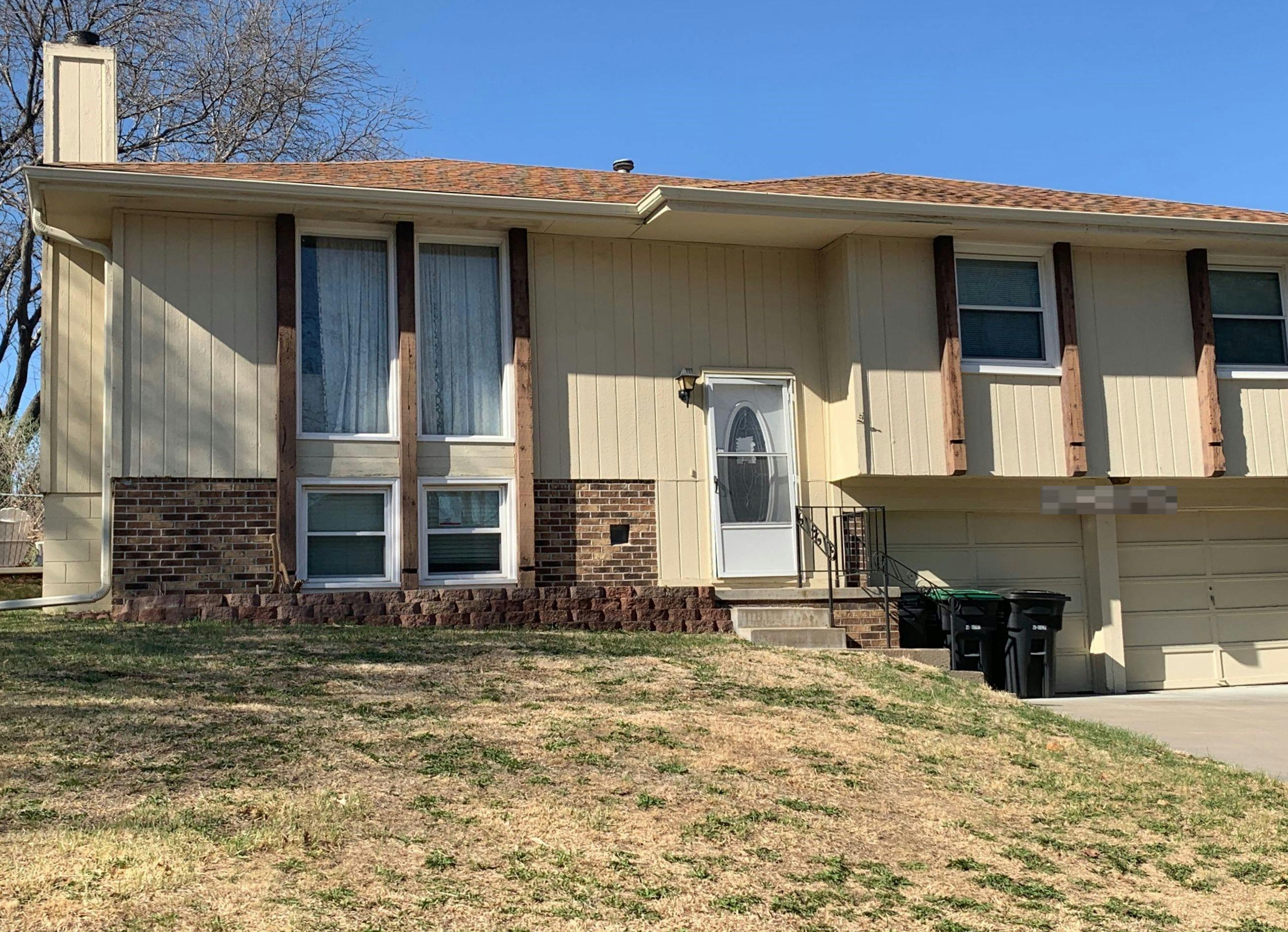 Erskine Cir, Omaha, NE 68164