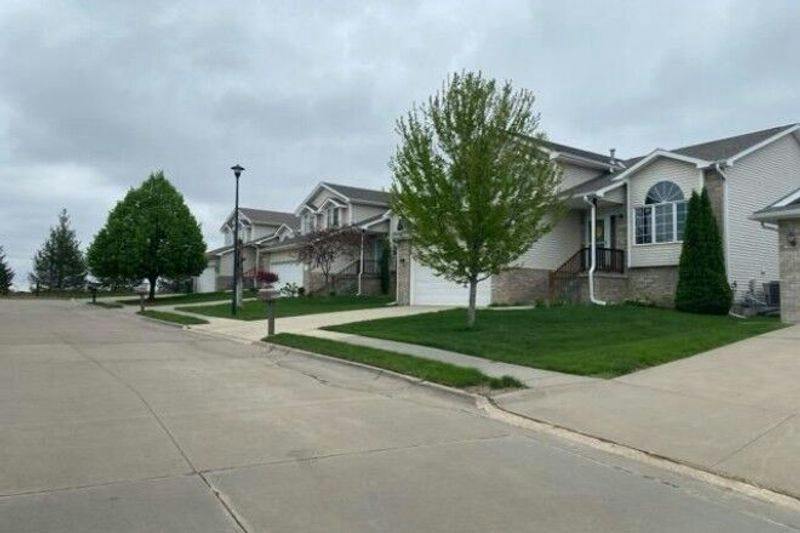 Pony Hill Ct, Lincoln, NE 68516